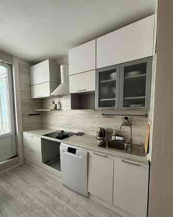 Сдаю двухкомнатную квартиру 53.0 м² этаж 2, город Донецк, Калининский район, Проспект Ильича, Мед Донецк