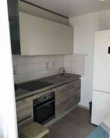 Сдаю однокомнатную квартиру 48.0 м² этаж 10 город Донецк, Ворошиловский район, улица 50-летия Донецк