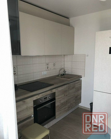 Сдаю однокомнатную квартиру 48.0 м² этаж 10 город Донецк, Ворошиловский район, улица 50-летия Донецк - изображение 2