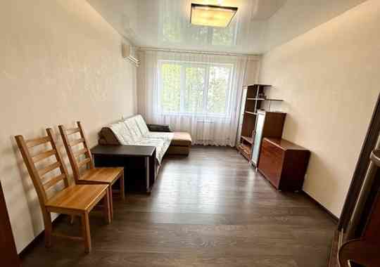 Сдаю двухкомнатную квартиру 52.0 м² этаж 3/9. Будёновский район, Караван Донецк