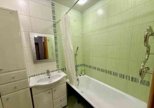 Сдаю двухкомнатную квартиру 52.0 м² этаж 3/9. Будёновский район, Караван Донецк