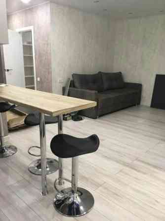 Предлагаем вам прекрасную 2х комнатную квартиру студию в многоэтажном доме, Калининский район Донецк