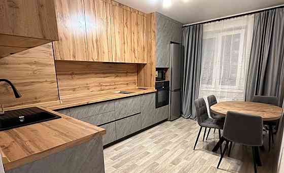 Сдам двухкомнатную квартиру в Ворошиловском районе, пркт Гурова, 26.000 руб./месяц Донецк