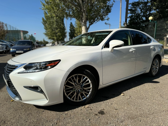 Lexus ES300h гибрид 2.5 Красный Луч