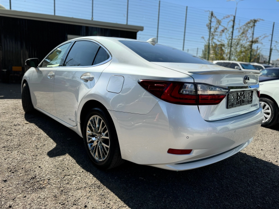 Lexus ES300h гибрид 2.5 Красный Луч
