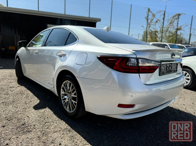Lexus ES300h гибрид 2.5 Красный Луч - изображение 3