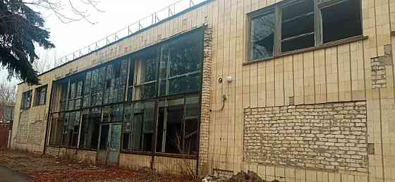 продается 2х этажное здание с земельным участком Луганск