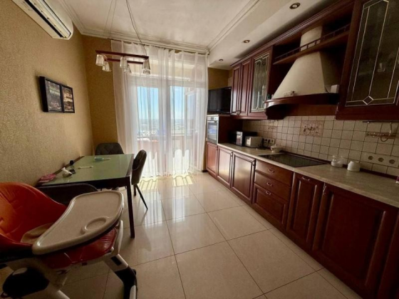 Продам просторную 3комнатную квартиру в жк «Диск» на пр. Ильича в г. Донецке Донецк