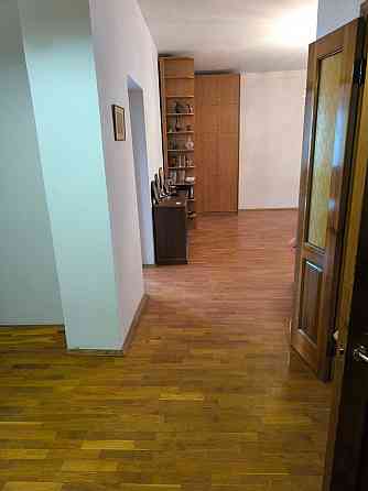 Продажа. 4-х комнатная, 127 м.кв., пл.Ленина, ул.Горького, Ворошиловский район. Донецк