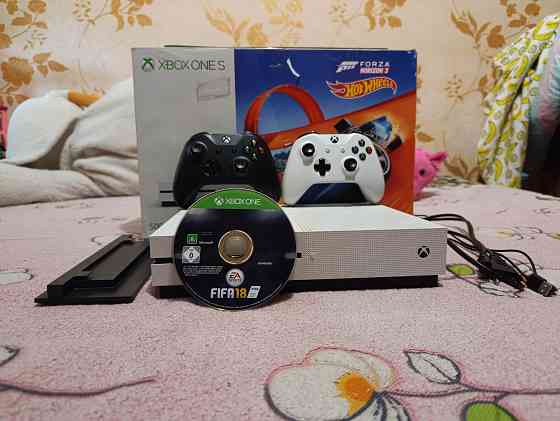 Xbox one s срочно продам!!! Донецк