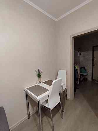 дам студию (большая 36кв) на длительный срок. Разделена на 2 зоны. Донецк