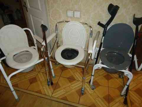 кресло стул туалет ставить над унитазом и Трости на 3х и на 4х ножках лёгкий метал высота регулирует Донецк