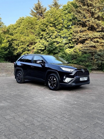 Toyota RAV4 чёрная: год 2019 Макеевка