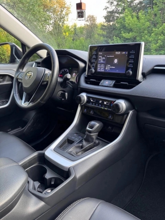 Toyota RAV4 чёрная: год 2019 Макеевка