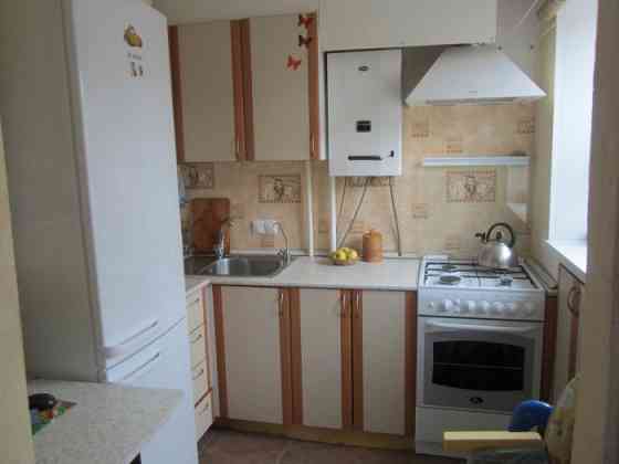 Продам 2 к.кв 3 эт.5 эт дома ориентир 48 школа. Киевский район Донецк