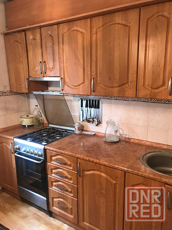 Продам 2ком Кировский район 50 м2 с мебелью 2этаж Донецк - изображение 2