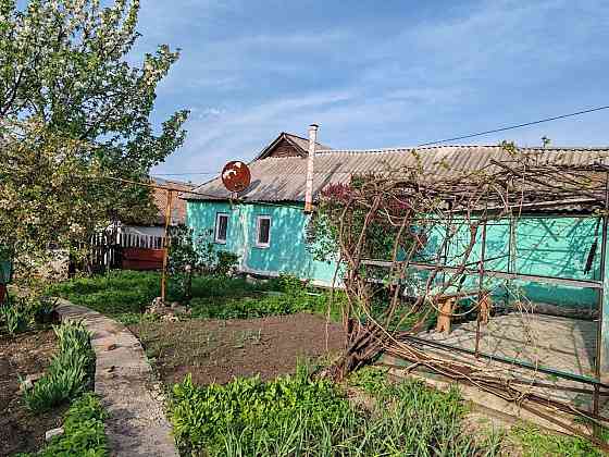 Продаю газифицированный, жилой дом. Посёлок Осипенко. Рядом школа и магазин, остановка. Макеевка
