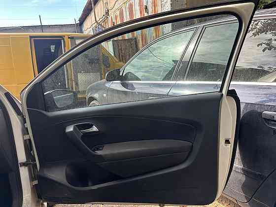 Дверь правая передняя в сборе Volkswagen polo хетчбэк 2014 г. Донецк