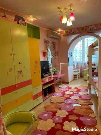 Продажа2-х уровневая 5-ти к. кв. с 2-мя гаражами в центре Донецка Донецк