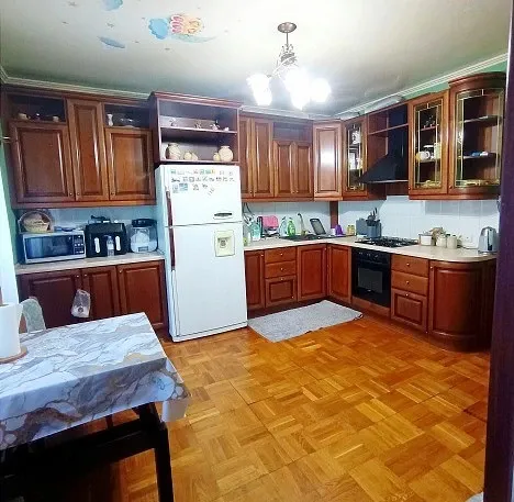 Продам трехуровневый кирпичный дом. Куйбышевский р-н. Ориентир пл.Бакинских Комиссаров. ул.Дубравная Донецк
