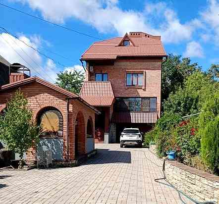 Продам трехуровневый кирпичный дом. Куйбышевский р-н. Ориентир пл.Бакинских Комиссаров. ул.Дубравная Донецк