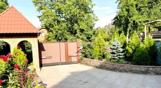 Продам трехуровневый кирпичный дом. Куйбышевский р-н. Ориентир пл.Бакинских Комиссаров. ул.Дубравная Донецк