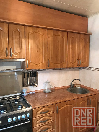 Продам 2ком крупногабаритная 50 м2 год постройки 1999год Кировский район 2/5 с мебелью и техникой Донецк - изображение 2