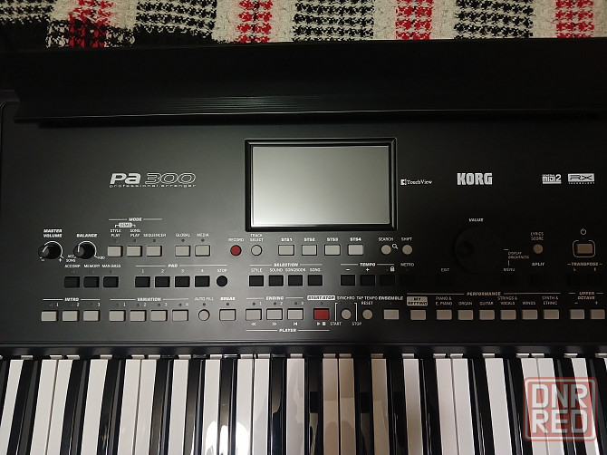 Продам Синтезатор(аранжировачная станция) Korg Pa-300 Углегорск - изображение 1