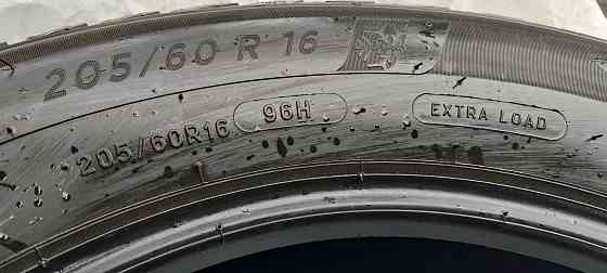 Продам неубиваемые зимние шины Michelin X-Ice Snow. 205/60/16. 5500 руб./шт. Макеевка