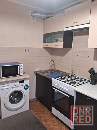 Сдаю однокомнатную квартиру в Пролетарском районе на 4 этаже многоэтажного дома с площадью 56м². Донецк - изображение 5