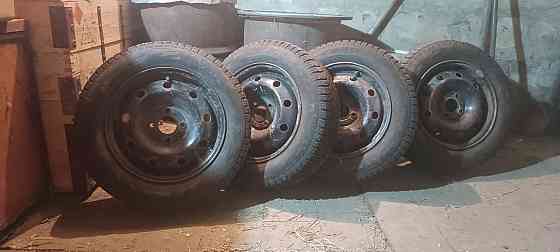 Шины(Pirelli, зима, липучка)175/65 r14 на дисках(штампованных) комплект Донецк