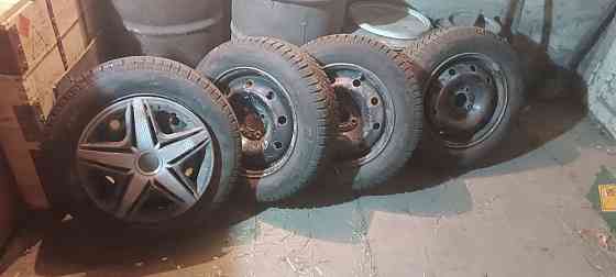 Шины(Pirelli, зима, липучка)175/65 r14 на дисках(штампованных) комплект Донецк