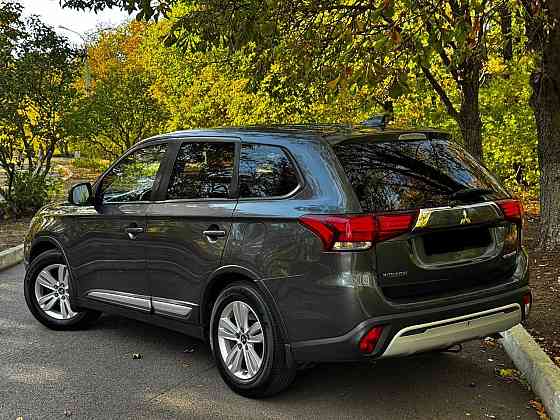 Продам семейный автомобиль Mitsubishi Outlander 2018 года выпуска Донецк