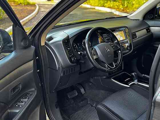 Продам семейный автомобиль Mitsubishi Outlander 2018 года выпуска Донецк