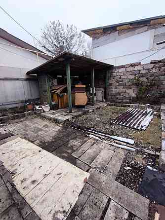 Продаю 4-х комнатную квартиру на земле в Куйбышевском районе, универмаг "Донбасс" Донецк