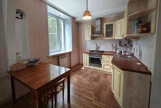 Сдается трехкомнатная квартира в Пролетарском районе Донецка Донецк