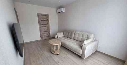 Сдается двухкомнатная квартира с современным ремонтом на 3ом этаже а Ворошиловском районе Донецк