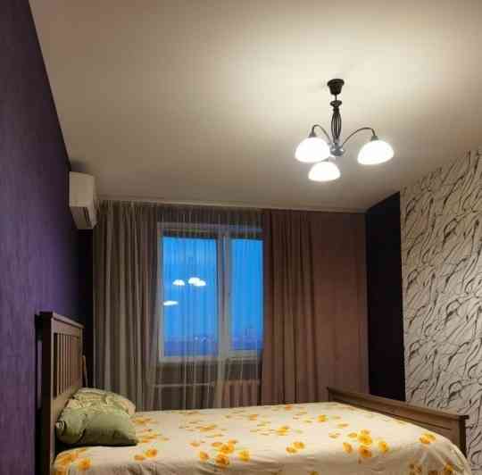 Сдаётся двухкомнатная квартира с большой кухней на 7 этаже, Куйбышевский район Донецк