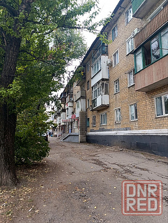 Продам хорошую однокомнатную квартиру с балконом практически в центре Макеевки Макеевка - изображение 1