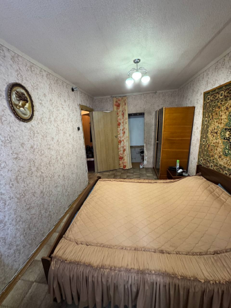 2к кв м-н Центральный, этаж 4/5, не угловая, комнаты раздельные Макеевка