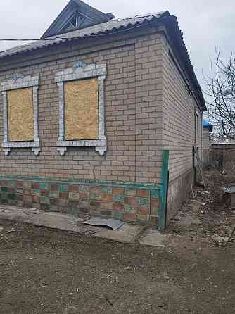 Продается трехкомнатный дом в поселке Александровка, расположенном в Петровском районе Донецк