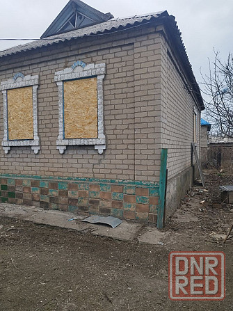 Продается трехкомнатный дом в поселке Александровка, расположенном в Петровском районе Донецк - изображение 1