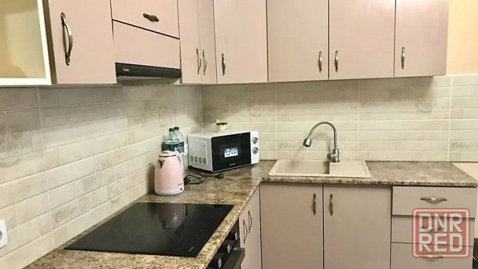 Сдам в аренду комфортную трехкомнатную квартиру на пр-кт Театральный, г. Донецк, Ворошиловский район Донецк - изображение 1