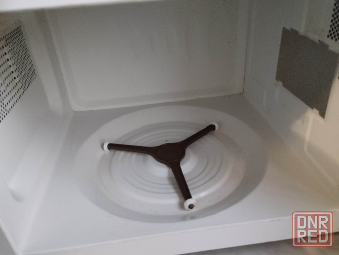 микроволновая печь LG в рабочем состоянии с простым механическим управлением Донецк - изображение 3