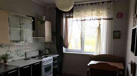 Сдается комфортная и просторная однокомнатная квартира по ул. Университетская на длительное время. Донецк