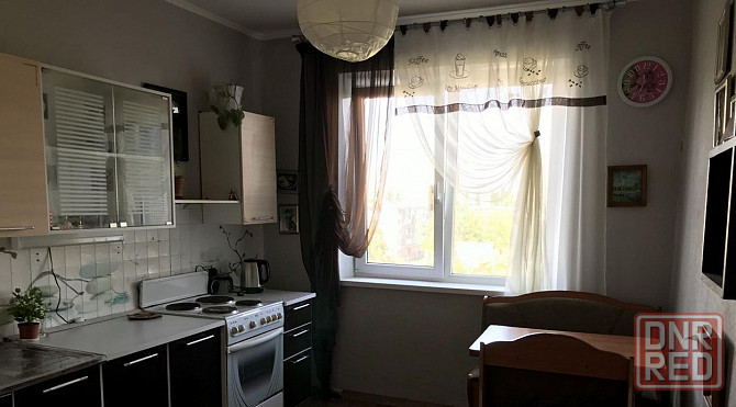 Сдается комфортная и просторная однокомнатная квартира по ул. Университетская на длительное время. Донецк - изображение 1