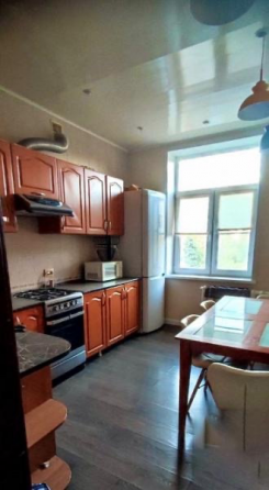 Продажа 1 комнатной квартиры в центре г.Макеевки, тюз (сталинка) Макеевка