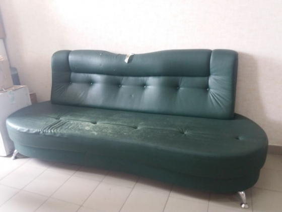 Продаётся диван под перетяжку Донецк