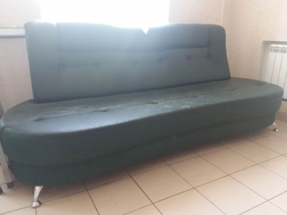 Продаётся диван под перетяжку Донецк