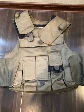 Продам бронежилет и три комплекта одежды Донецк